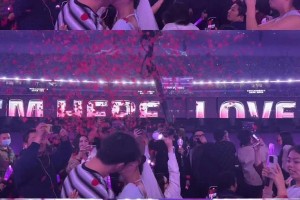 龚俊黄子弘凡现身求婚现场，甜蜜氛围引爆网络