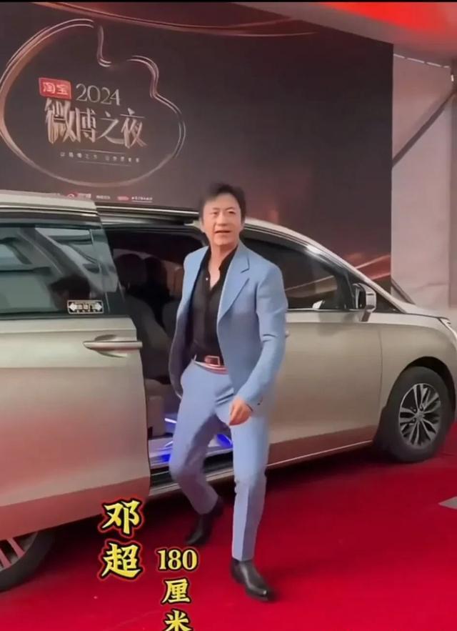 邓超下车瞬间